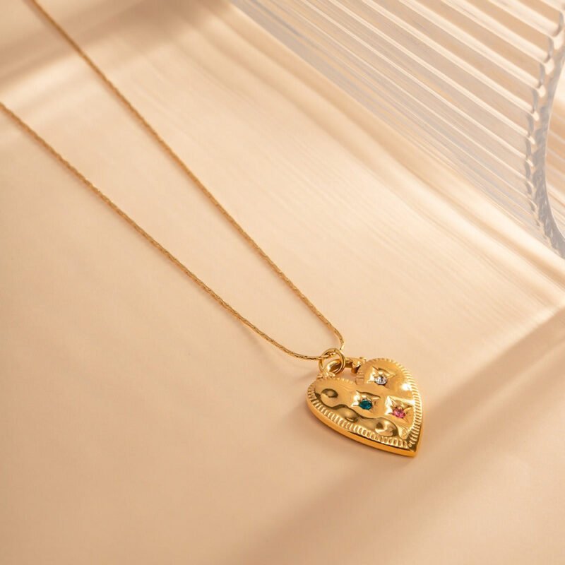18K gold noble and elegant heart-shaped diamond pendant necklace - Image 2