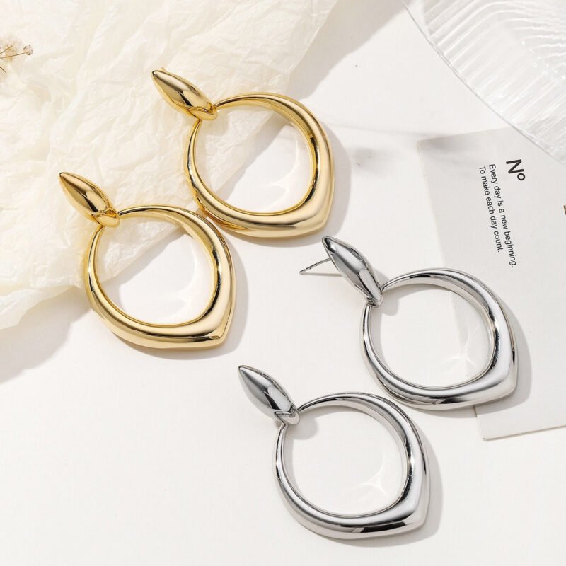 Retro style niche design earrings - Image 7