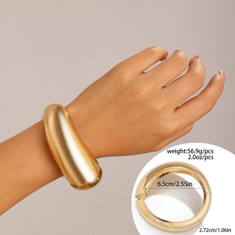 18K gold geometric shape with wide surface and texture design noble and light luxury bracelet - Image 6
