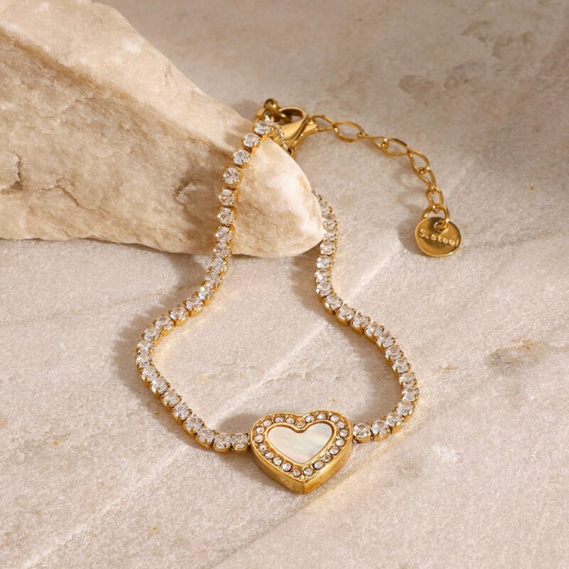 18K gold heart-shaped bracelet with diamond design, light luxury and noble - Image 4