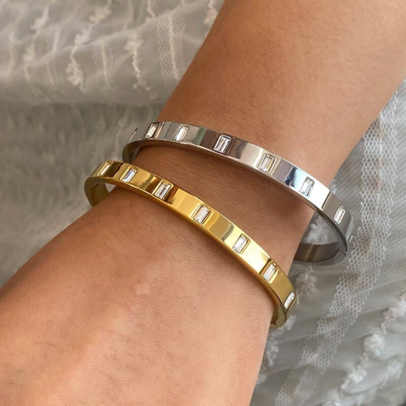 18K gold inlaid gemstone design high-end bracelet - Image 4