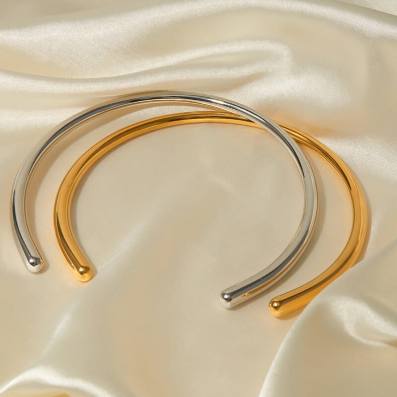necklace for women with a minimalist glossy collar - Image 7